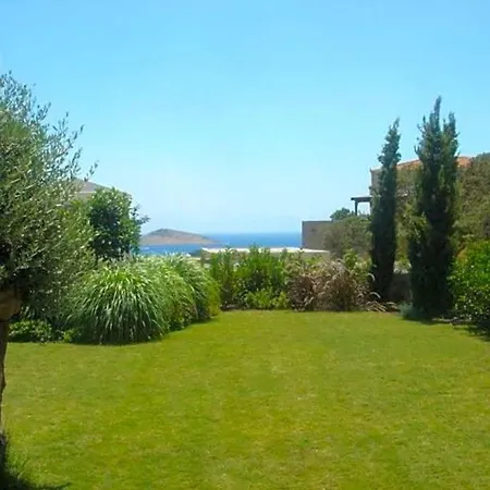 Sleeps 6 Pool Wifi Villa